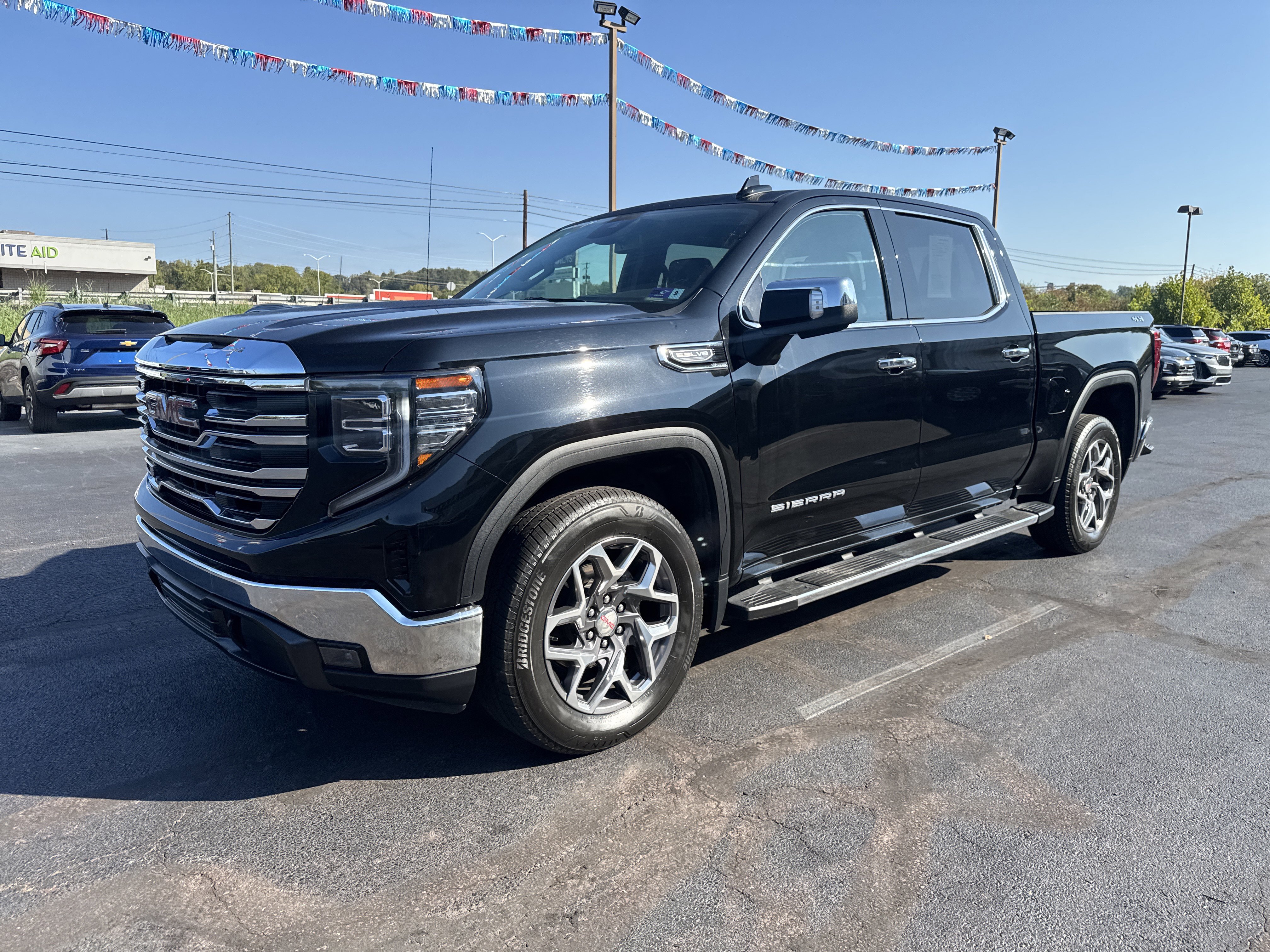 Used 2022 GMC Sierra 1500 SLT w/ SLT Premium Package image 8