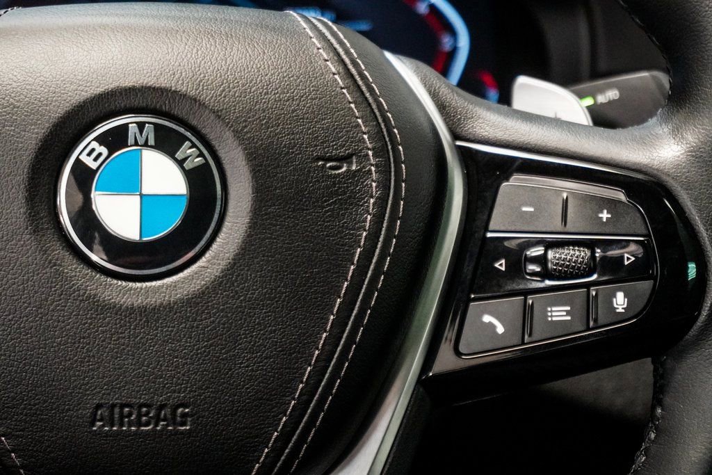 Used 2023 BMW 540i xDrive w/ Premium Package image 17