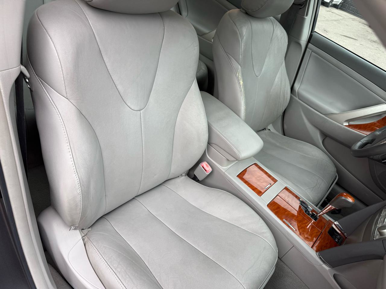 Used 2011 Toyota Camry XLE w/ XLE Extra-Value Pkg #2 image 9