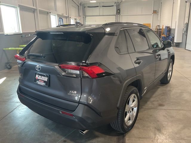 Used 2021 Toyota RAV4 XLE Premium AWD/4WD image 6