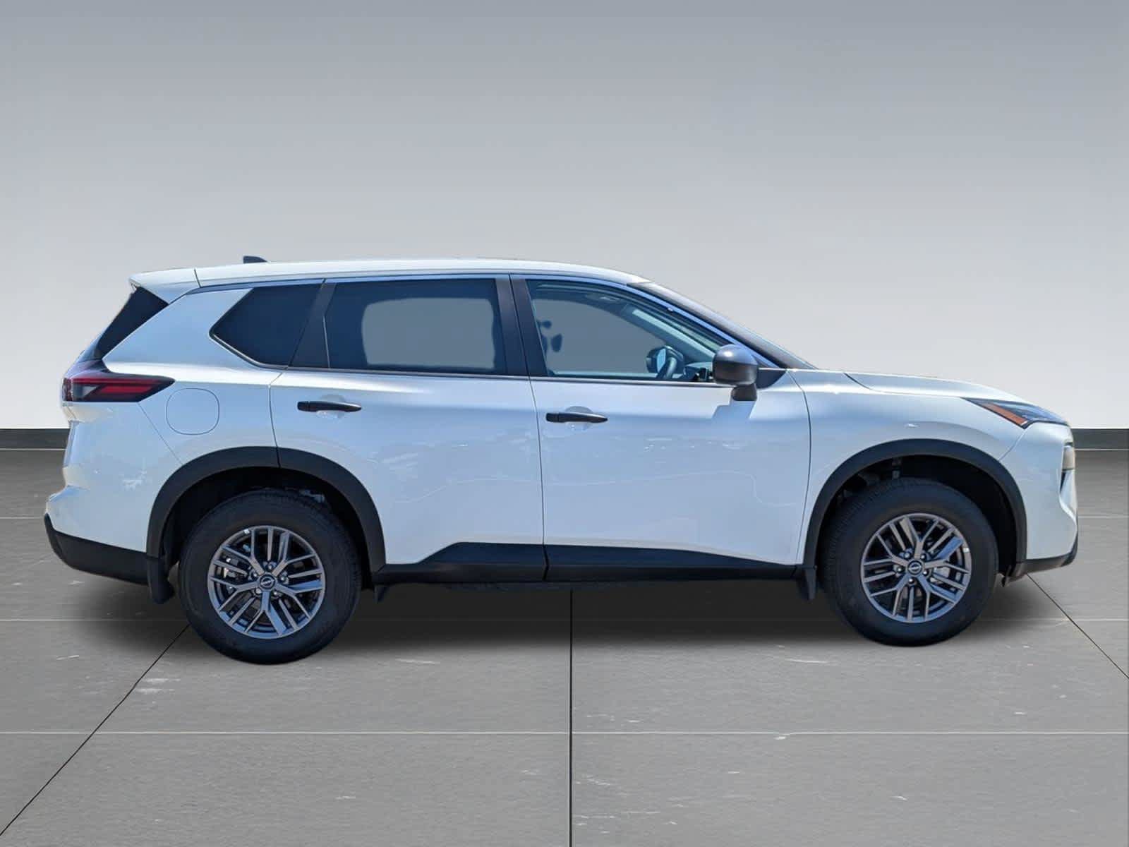 Used 2025 Nissan Rogue S AWD/4WD image 6