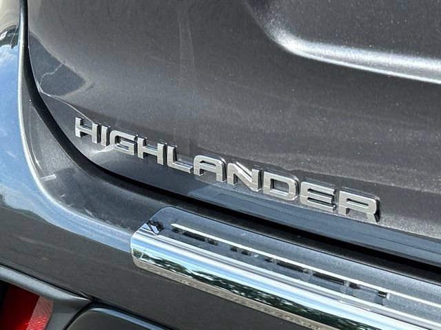 Used 2025 Toyota Highlander XLE AWD/4WD image 15