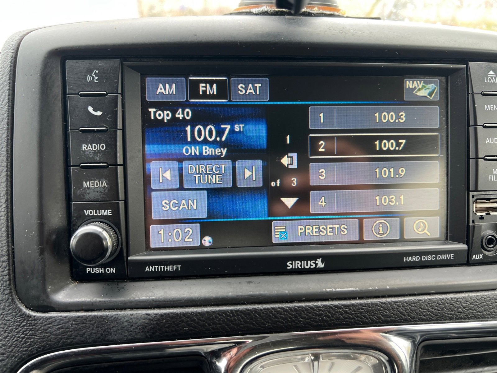 Used 2015 Chrysler Town & Country Touring image 21