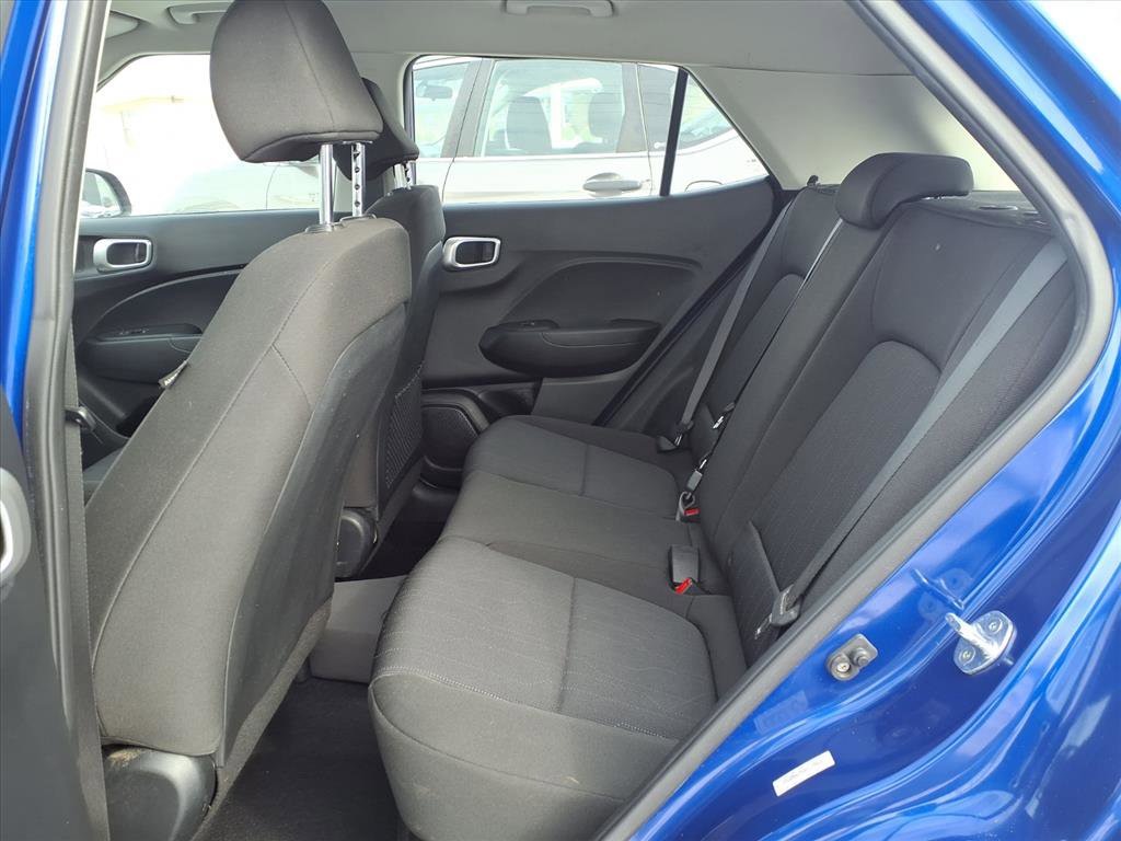Used 2022 Hyundai Venue SE image 19