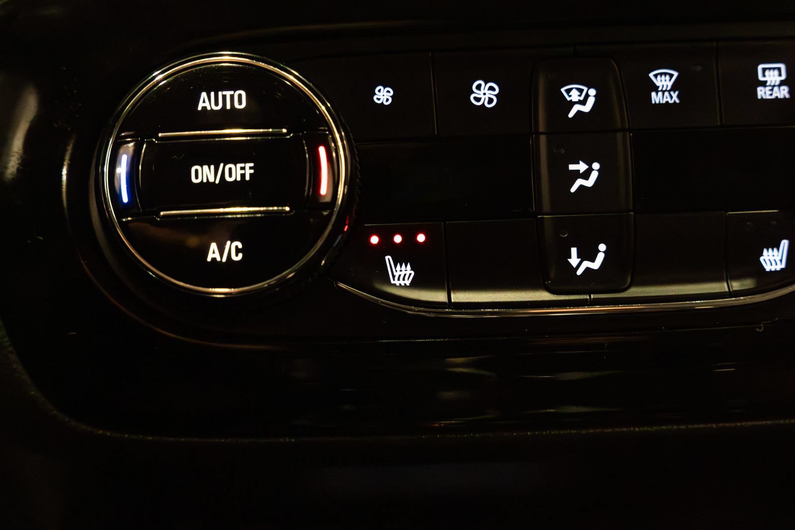 Used 2023 Buick Encore GX Select AWD/4WD image 14