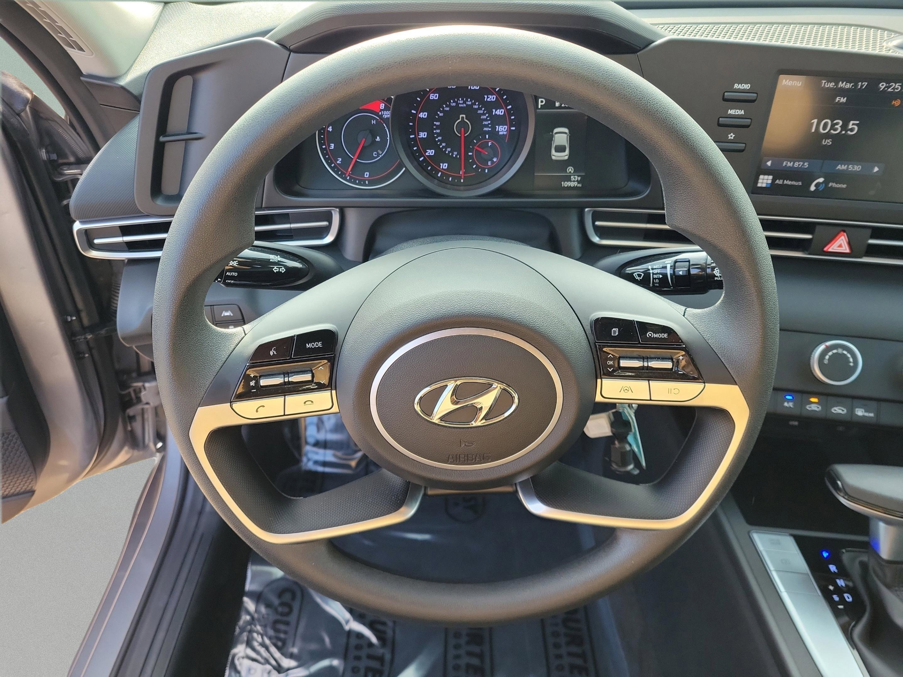 Certified 2023 Hyundai Elantra SE image 20