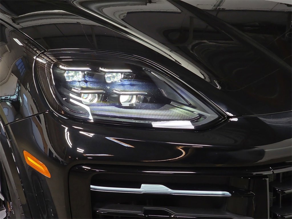 Certified 2025 Porsche Cayenne S image 12