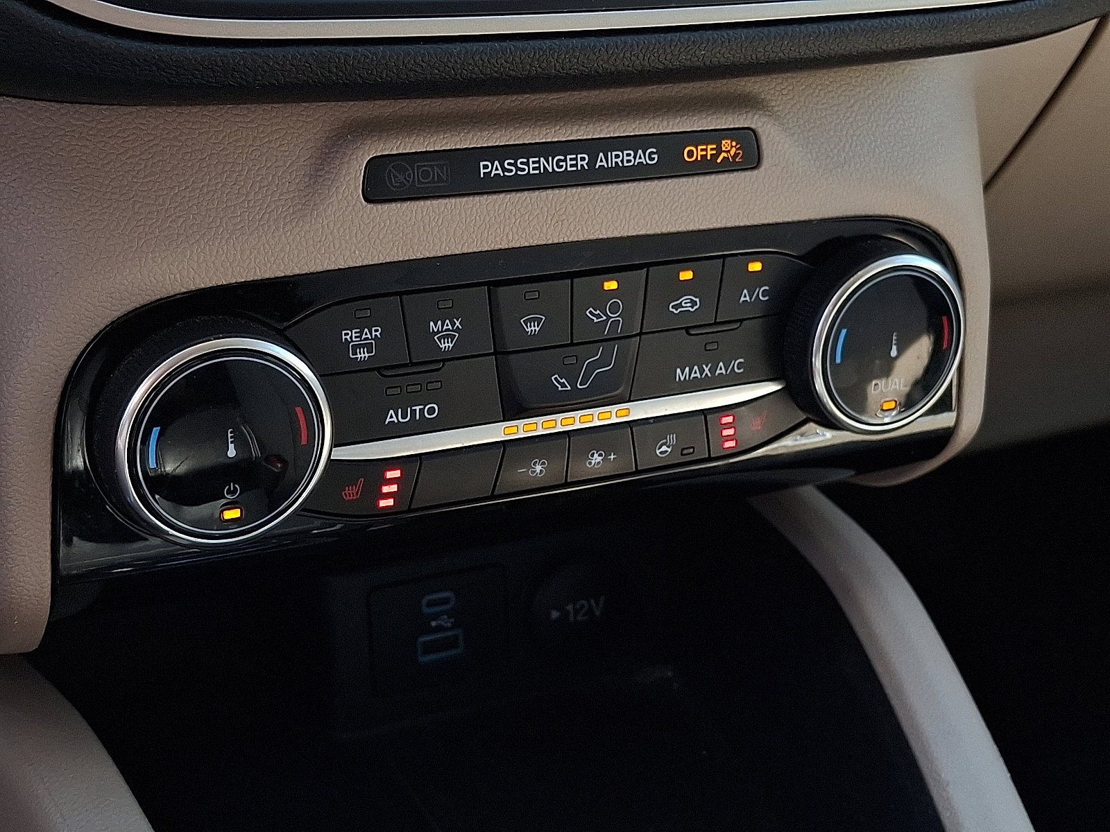 Certified 2022 Ford Escape SE w/ SE Sport Appearance Package image 15