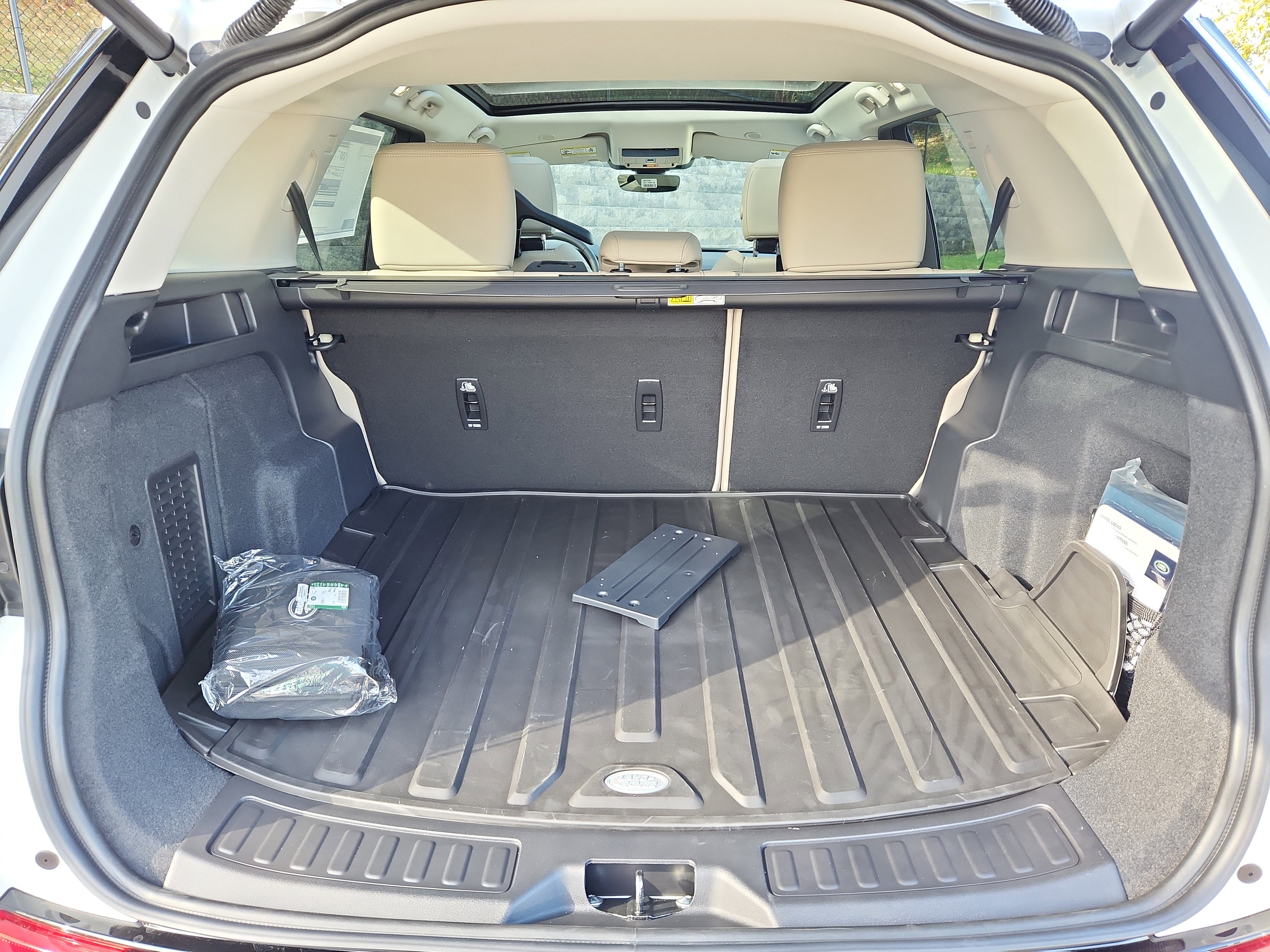 New 2025 Land Rover Discovery Sport S image 14