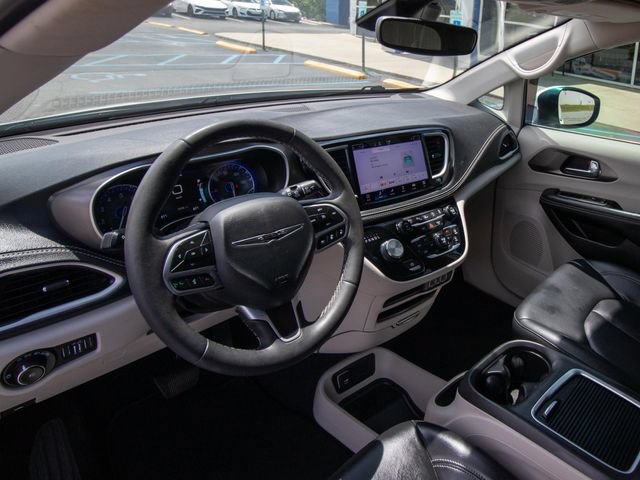 Used 2023 Chrysler Pacifica Touring-L FWD image 5
