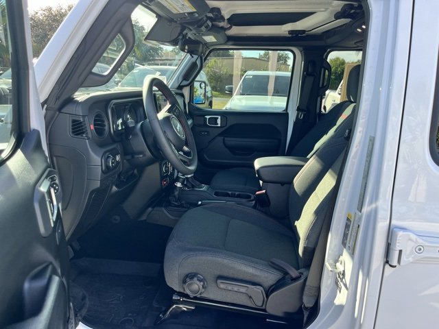 Used 2024 Jeep Gladiator Rubicon w/ Convenience Group image 9