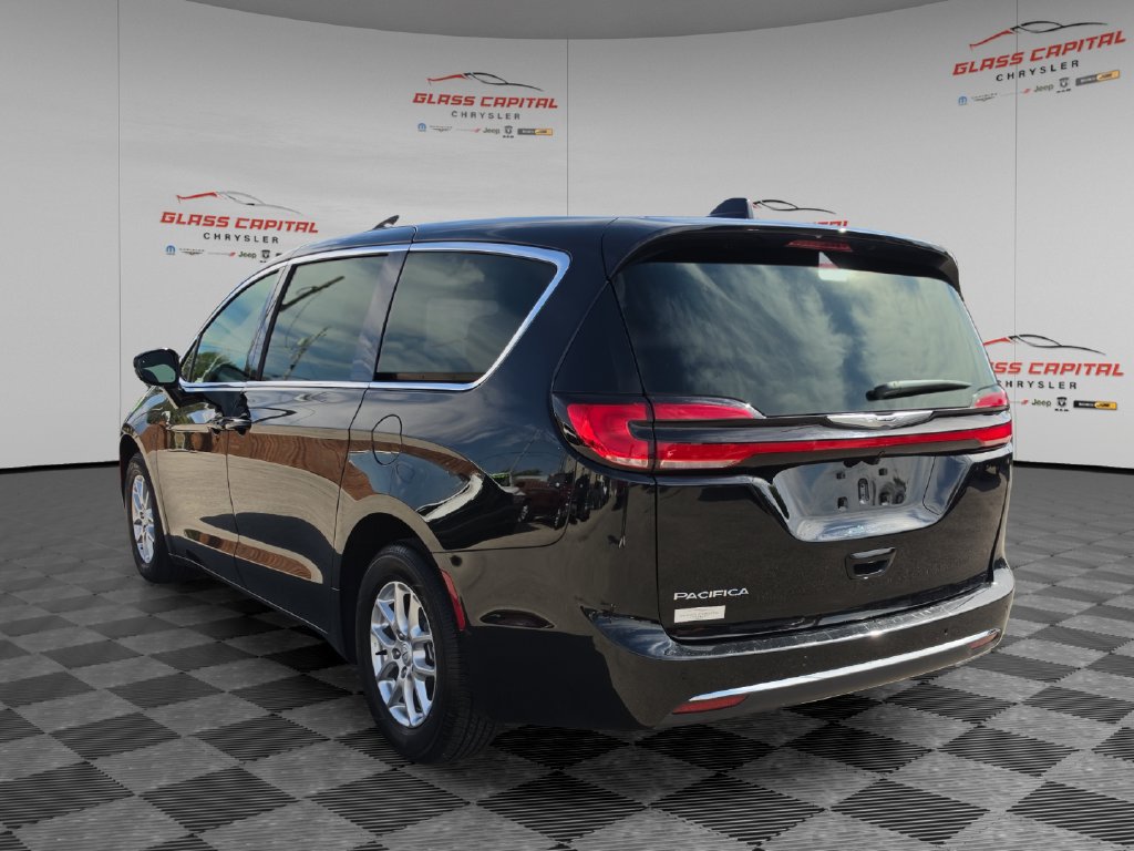 Used 2026 Chrysler Pacifica Select FWD image 5