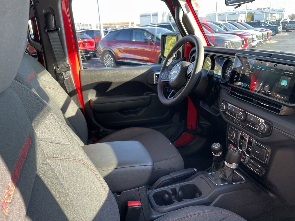Used 2025 Jeep Wrangler Rubicon w/ Convenience Group image 9