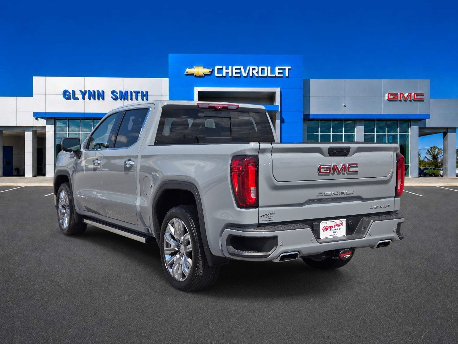 Used 2025 GMC Sierra 1500 Denali w/ Denali Reserve Package AWD/4WD image 11