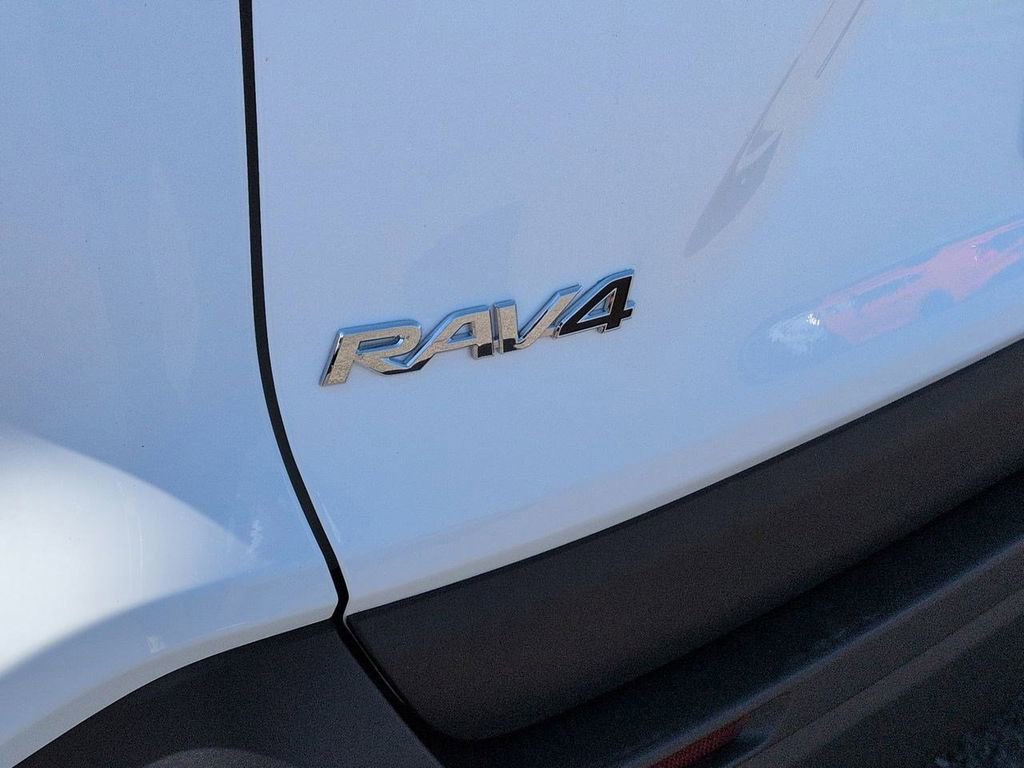 Used 2023 Toyota RAV4 LE AWD/4WD image 23