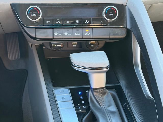 Used 2023 Hyundai Elantra SEL image 18