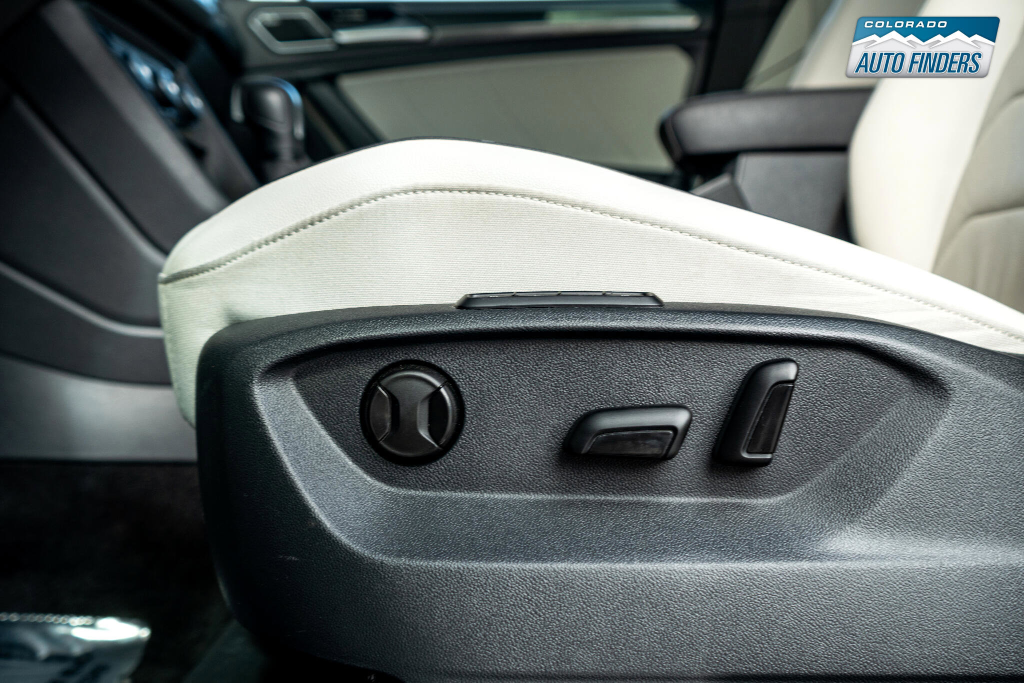 Used 2020 Volkswagen Tiguan SEL Premium R-Line image 12