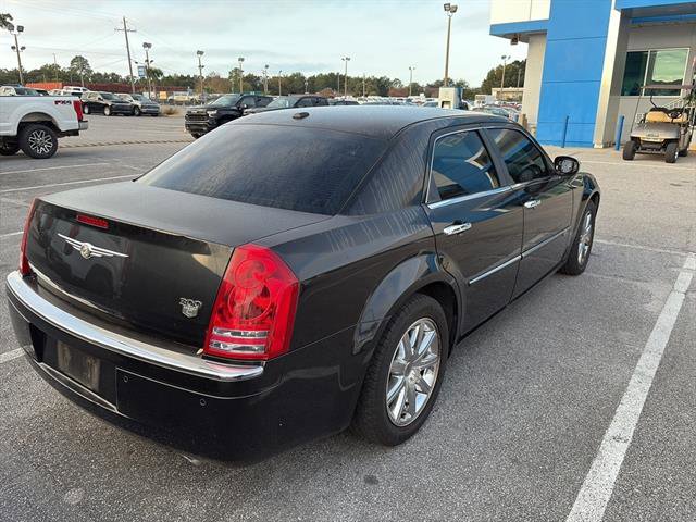 Used 2010 Chrysler 300 C w/ Luxury Group II image 6