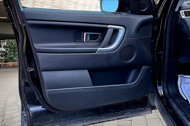 Used 2019 Land Rover Discovery Sport SE AWD/4WD image 15
