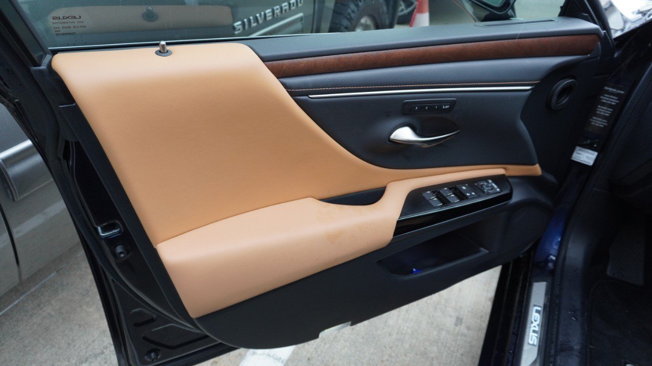Certified 2023 Lexus ES 350 w/ Premium Package FWD image 11