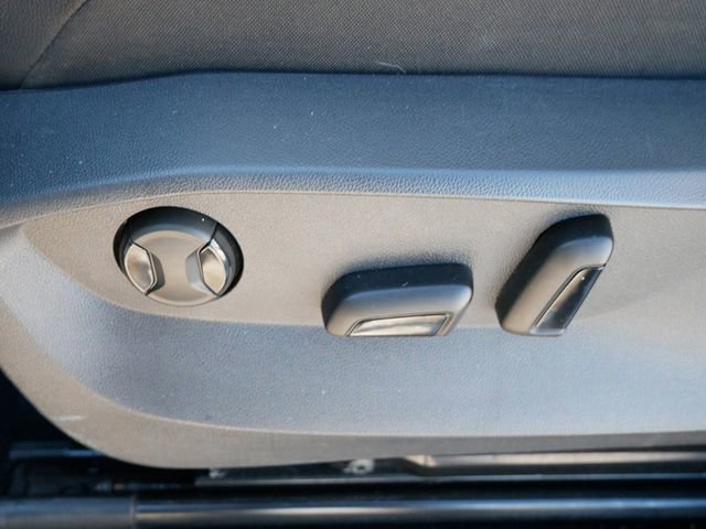 Used 2022 Volkswagen Tiguan SE w/ Panoramic Sunroof Package image 17