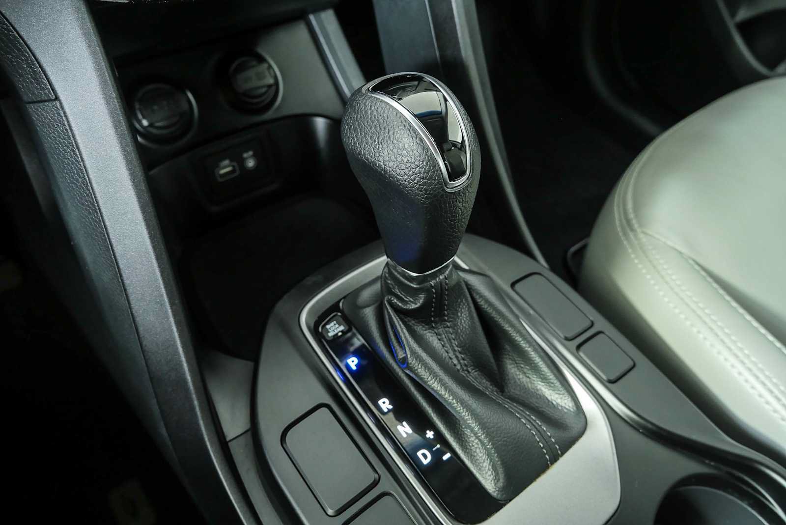 Used 2019 Hyundai Santa Fe XL SE FWD image 16