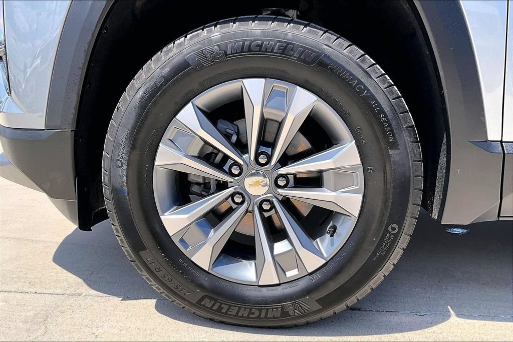 Used 2025 Chevrolet Equinox LT AWD/4WD image 11