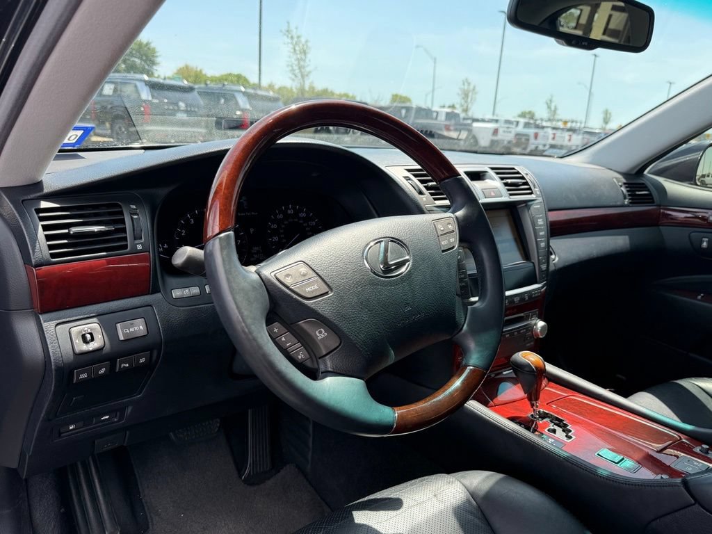 Used 2010 Lexus LS 460 w/ Comfort Pkg RWD image 10