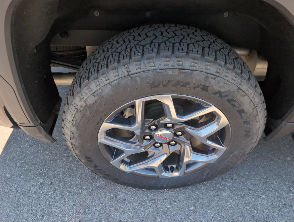 Used 2026 GMC Sierra 1500 SLT w/ SLT Premium Plus Package AWD/4WD image 9