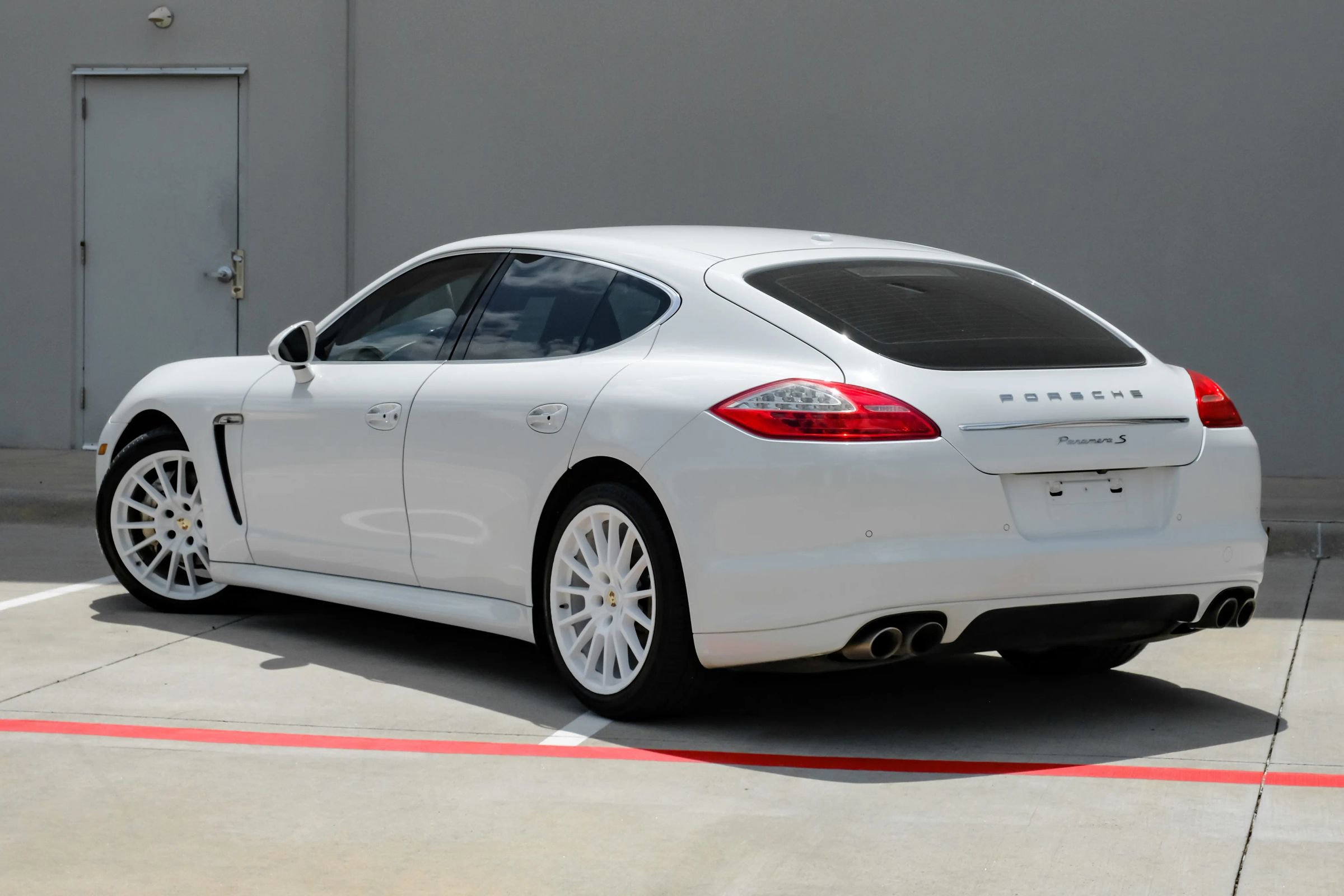 Used 2013 Porsche Panamera S RWD image 9