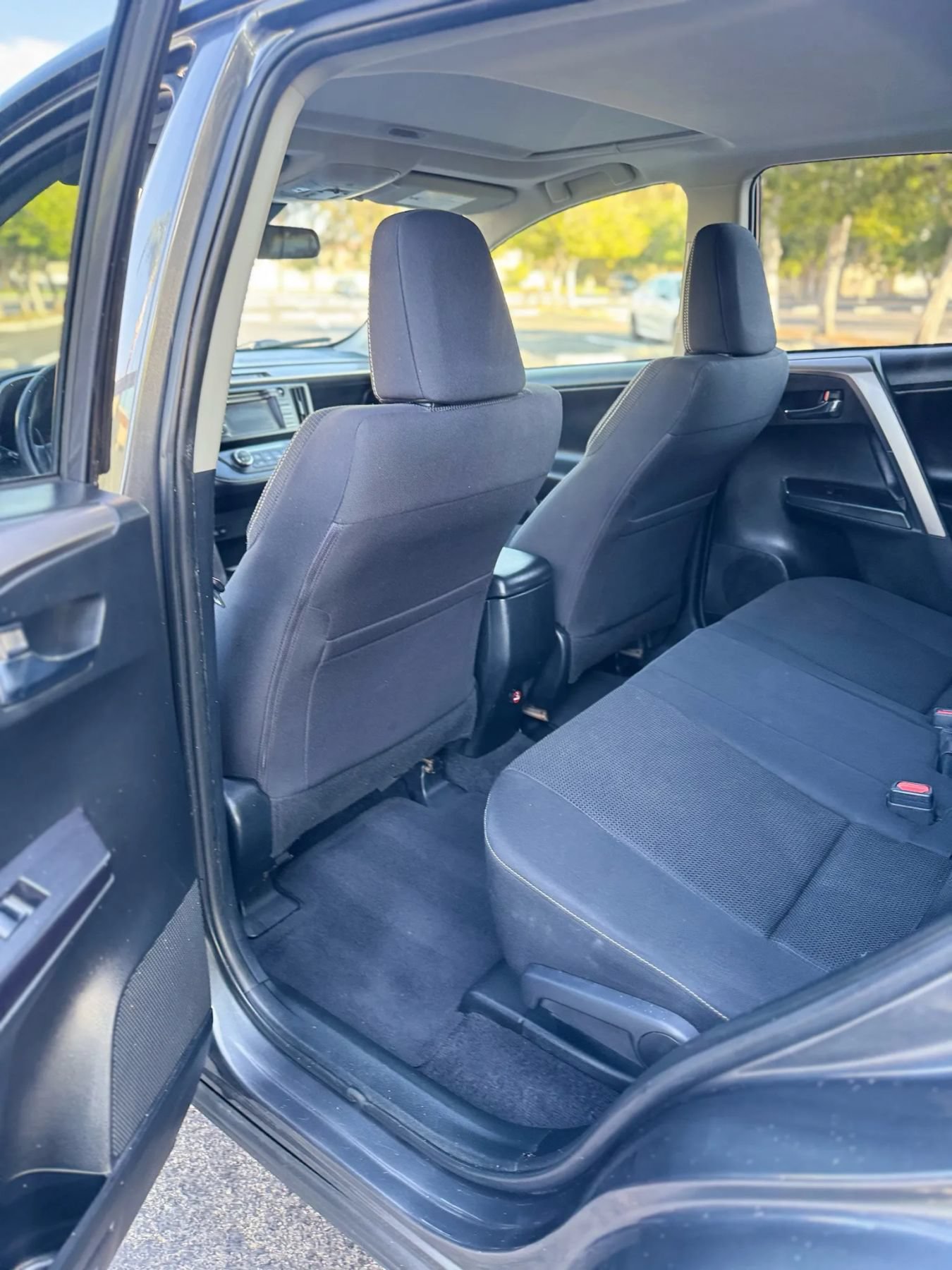 Used 2018 Toyota RAV4 XLE w/ Carpet Mat Package FWD image 44