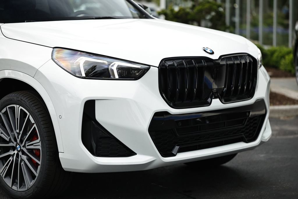 New 2026 BMW X1 xDrive28i w/ Technology Package AWD/4WD image 2
