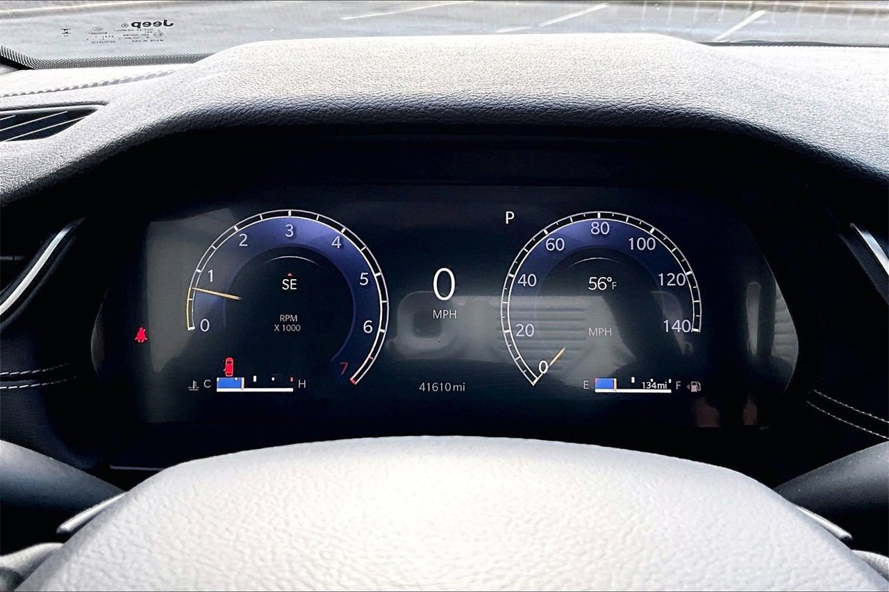 Used 2024 Jeep Grand Cherokee Altitude image 10