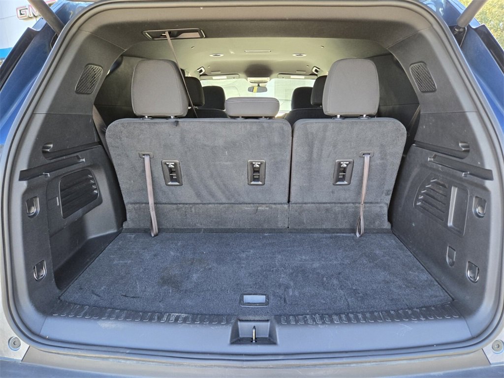 Used 2025 Chevrolet Traverse LT image 17
