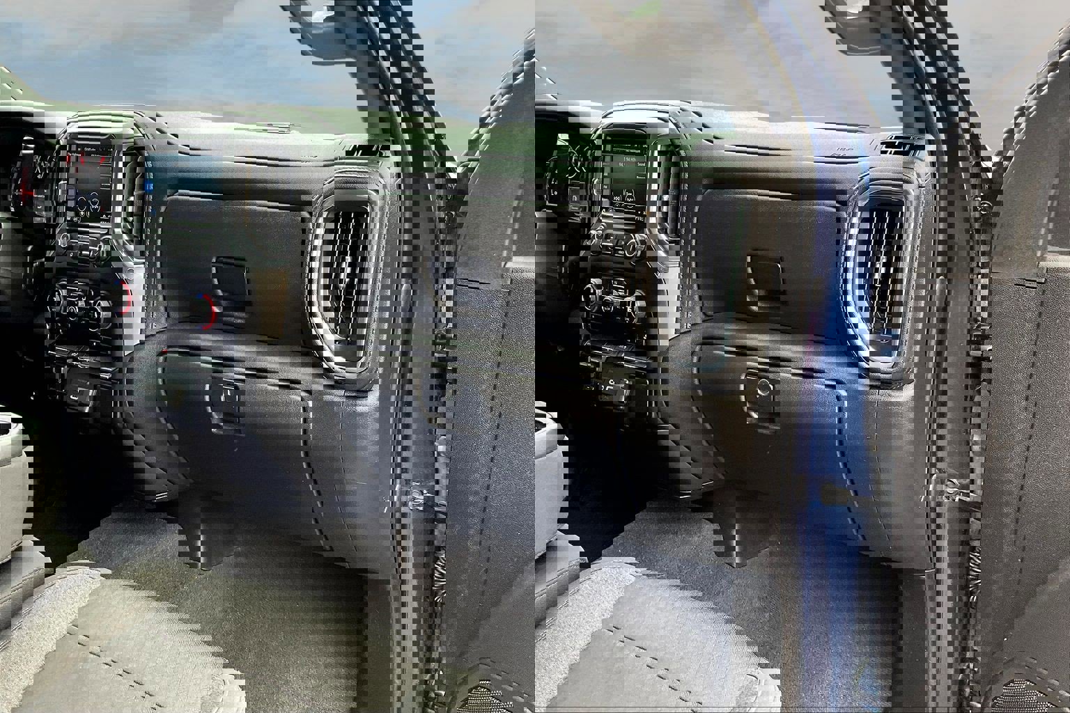 Used 2022 Chevrolet Silverado 2500 LT w/ Convenience Package image 18