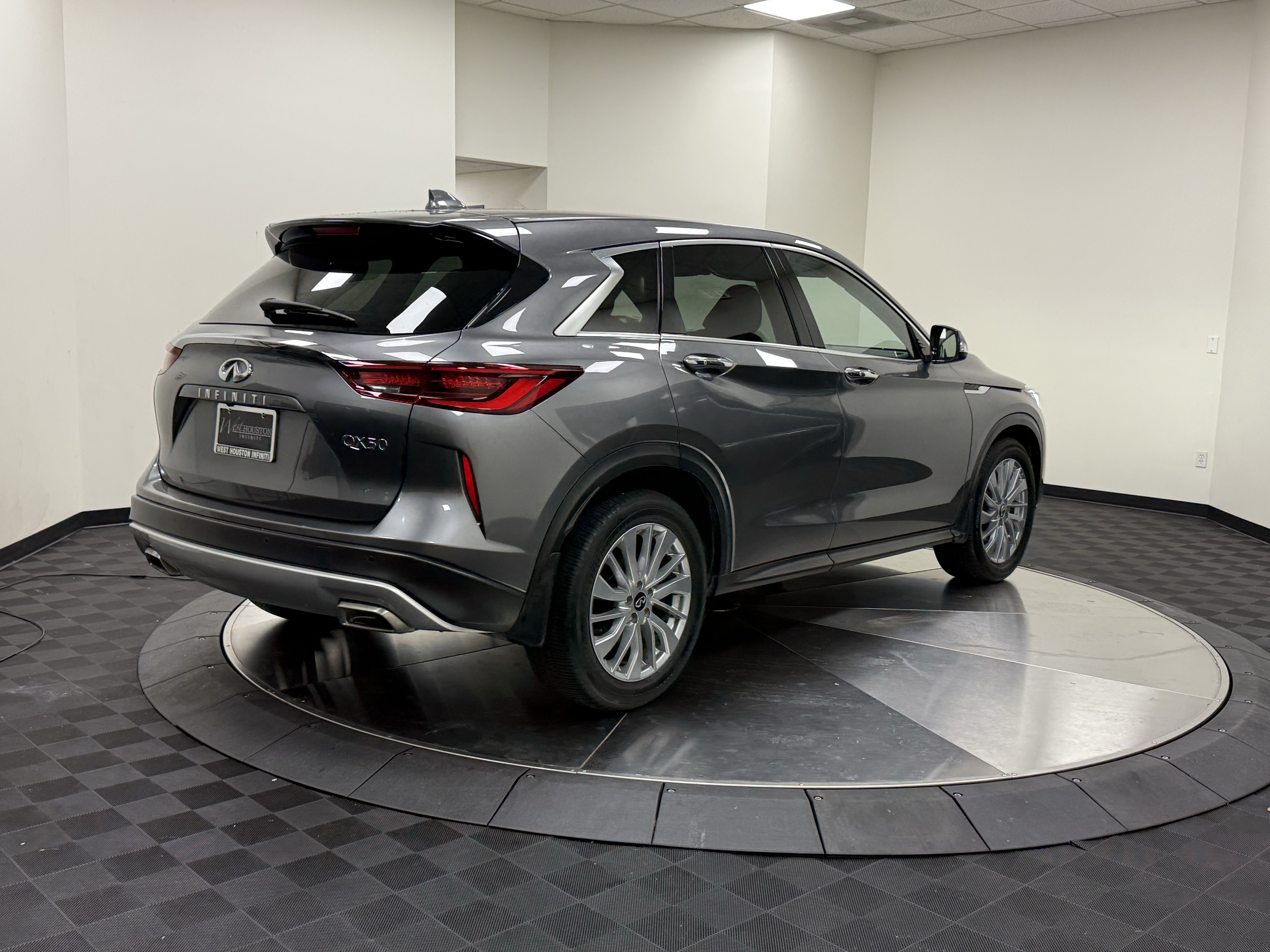 Certified 2023 INFINITI QX50 Pure FWD image 9