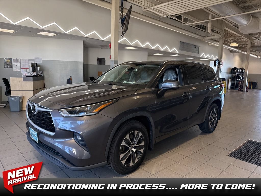 Used 2021 Toyota Highlander XLE