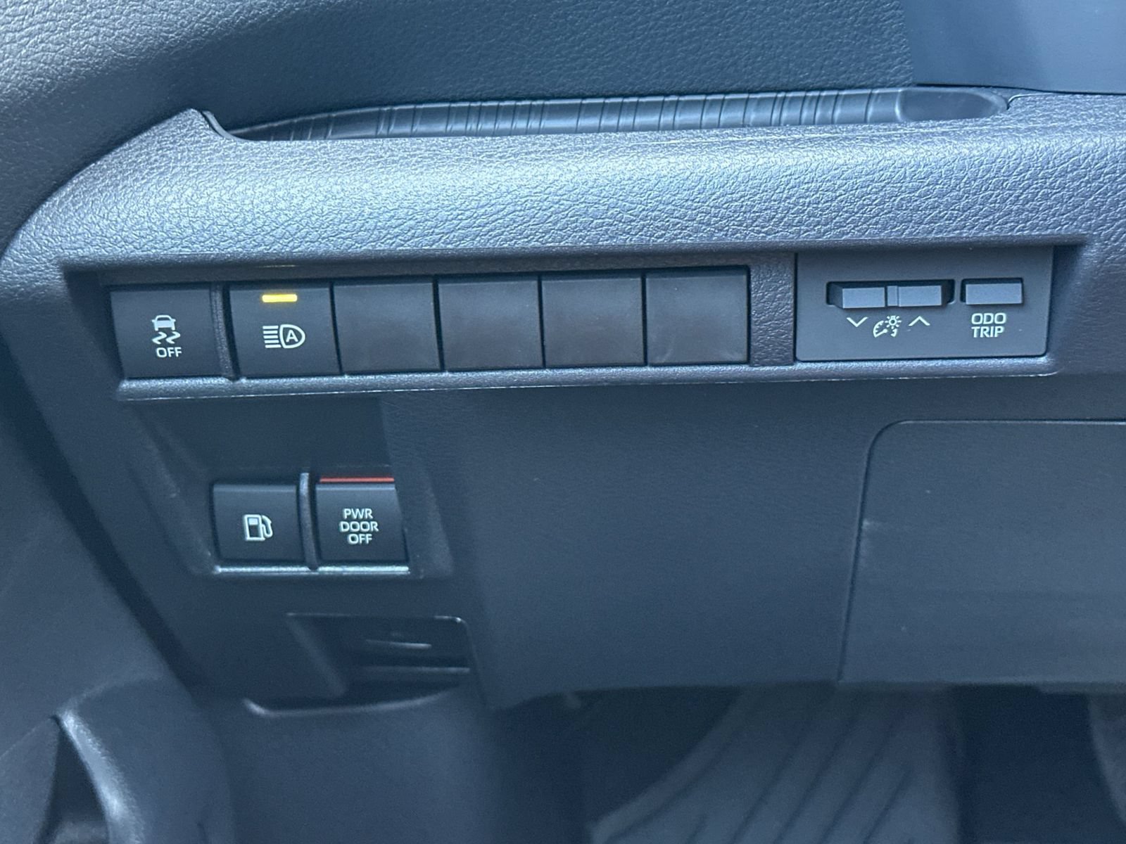Used 2026 Toyota Sienna Limited FWD image 30