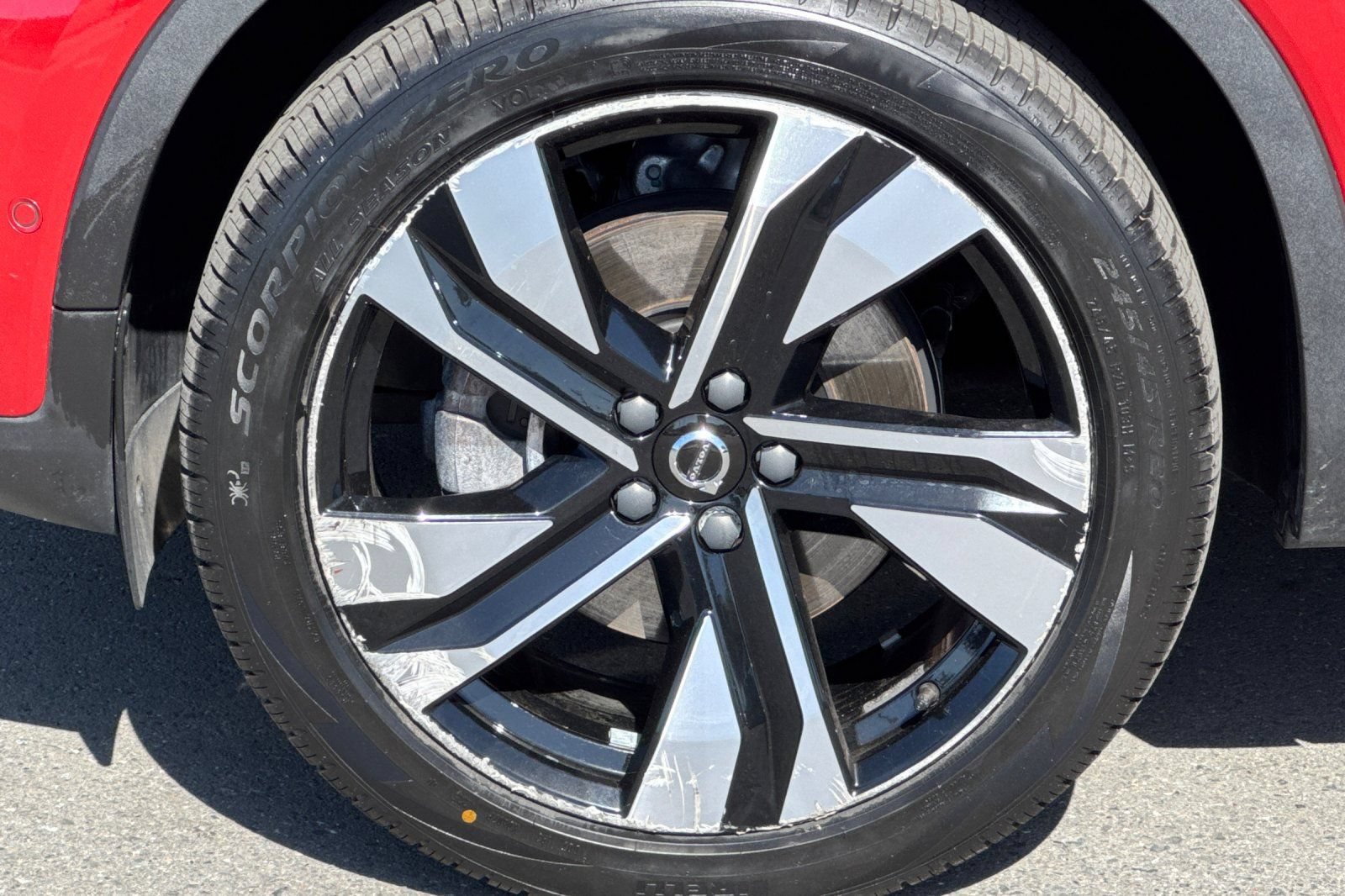 Certified 2023 Volvo XC40 B5 Plus w/ Driver Assist Package AWD/4WD image 12