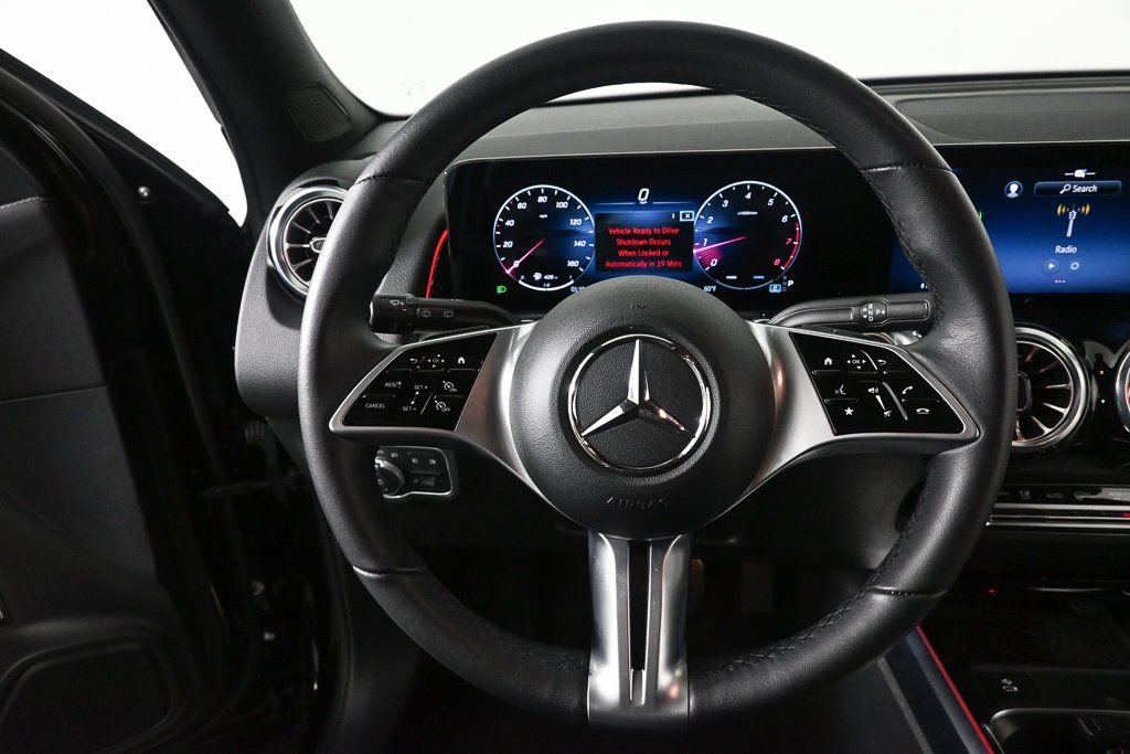 Used 2025 Mercedes-Benz GLB 250 image 2