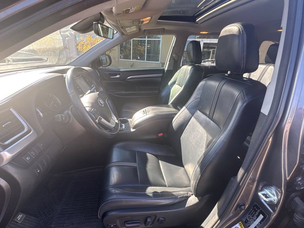 Used 2018 Toyota Highlander SE AWD/4WD image 30