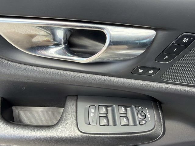 Used 2021 Volvo S60 T5 Momentum w/ Premium Package FWD image 8