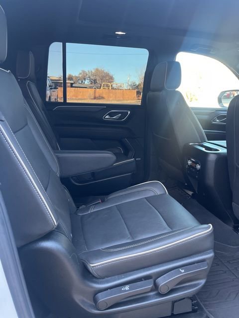 Used 2023 GMC Yukon XL SLT w/ SLT Premium Package image 9
