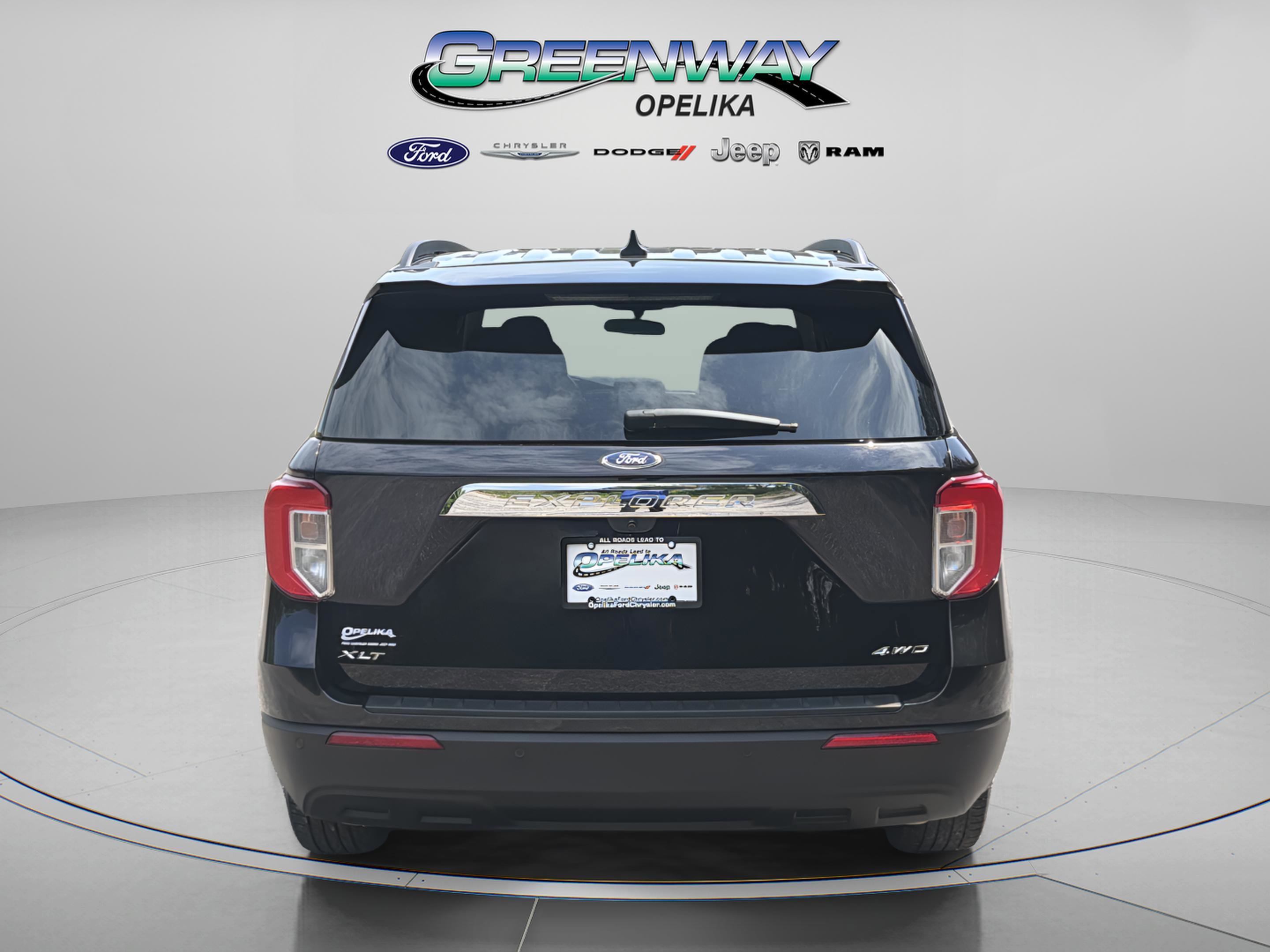 Used 2024 Ford Explorer XLT AWD/4WD image 6