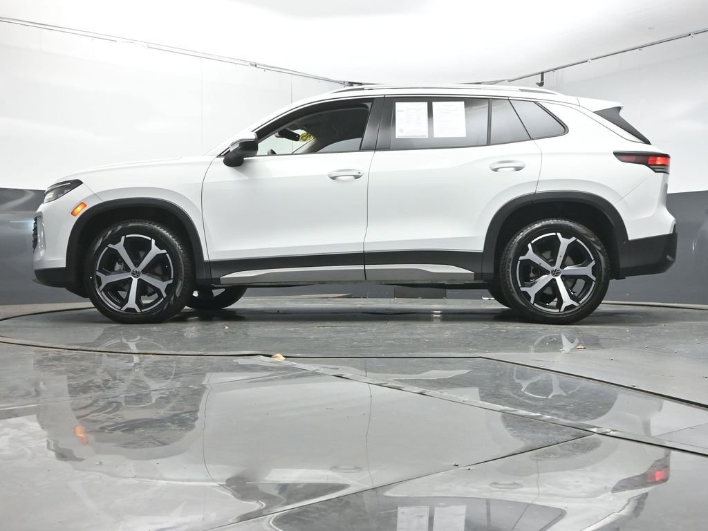 Certified 2025 Volkswagen Tiguan SE FWD image 36