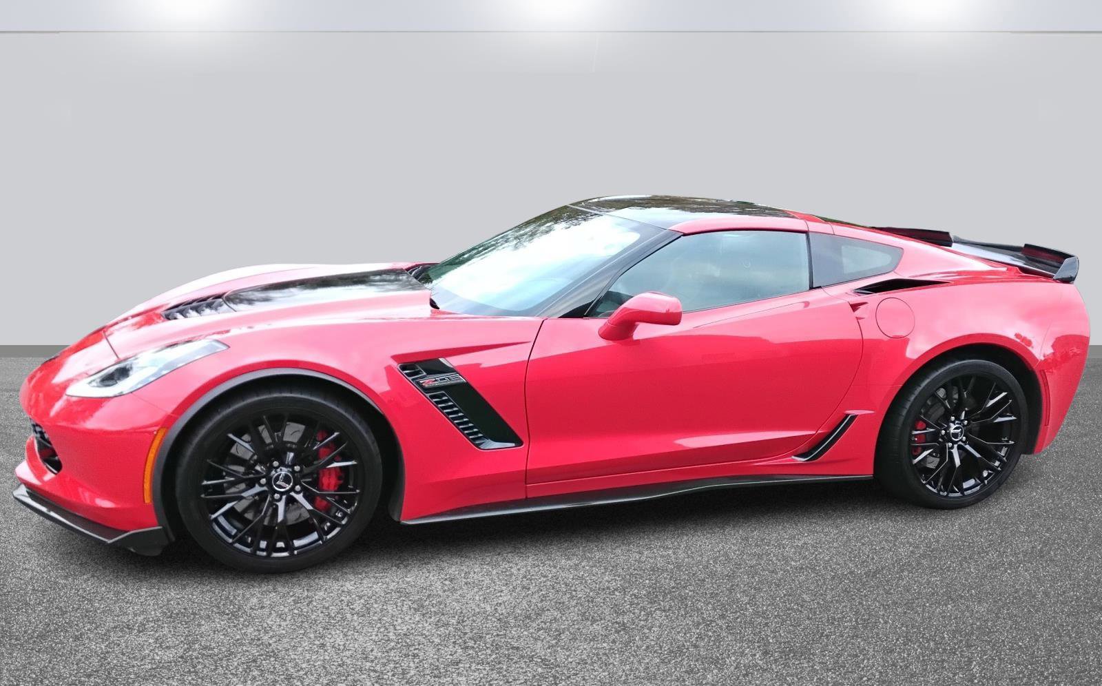 Used 2015 Chevrolet Corvette Z06 w/ 3LZ Preferred Equipment Group image 3