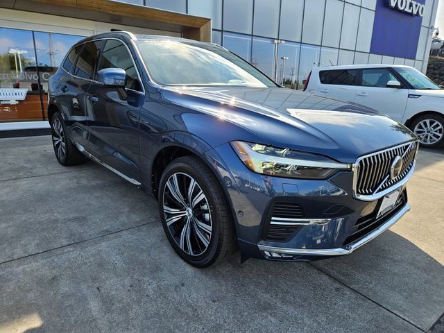 Used 2023 Volvo XC60 B5 Plus AWD/4WD image 3