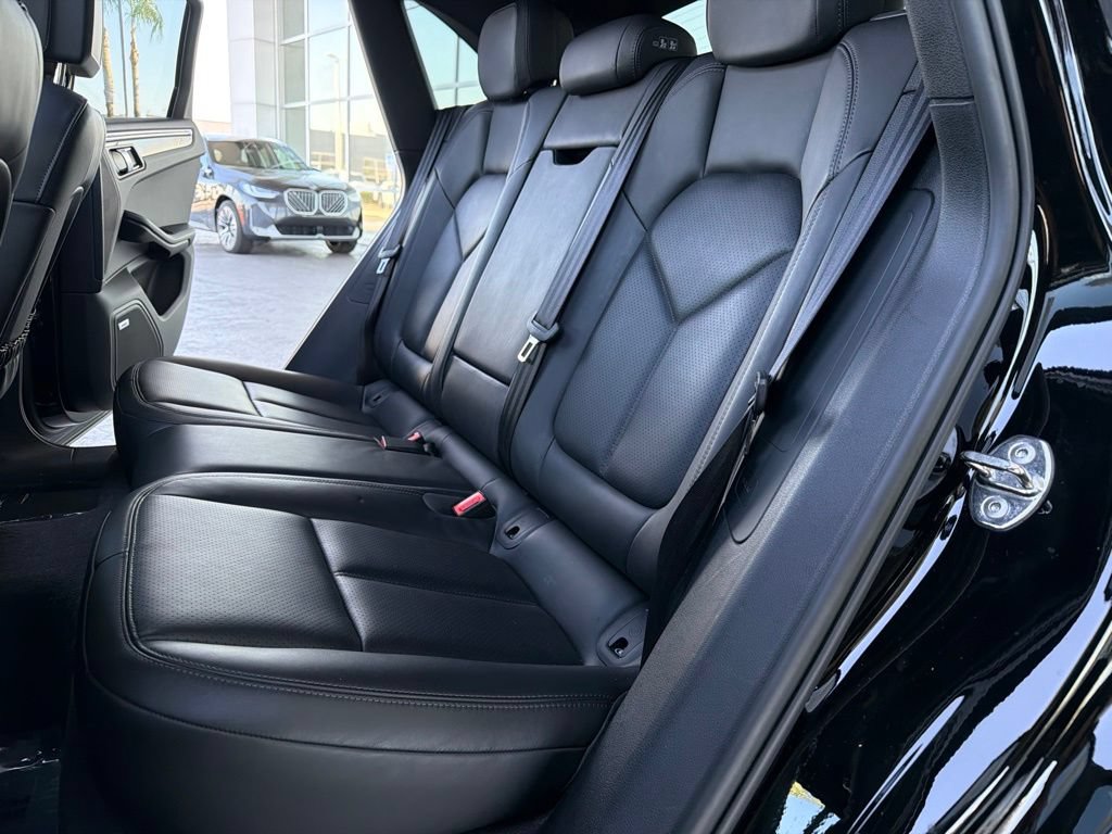 Used 2024 Porsche Macan AWD/4WD image 14