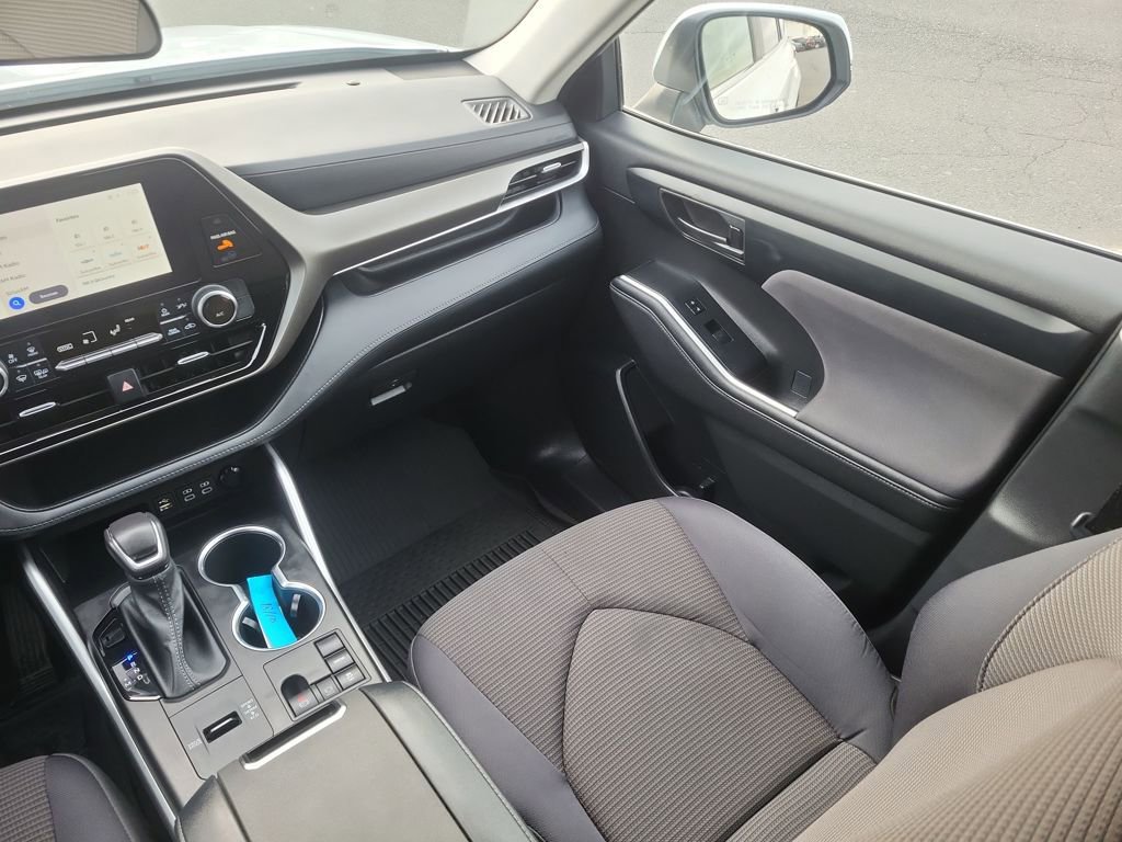 Used 2023 Toyota Highlander LE image 14