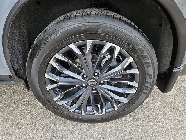 Used 2025 Nissan Rogue Platinum w/ Platinum Premium Package image 9